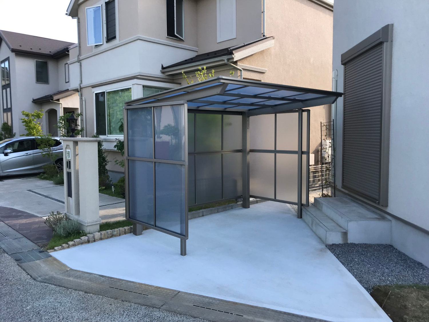 お庭の一角を駐輪場にリフォーム！
